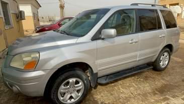 A picture of Honda pilot jeep