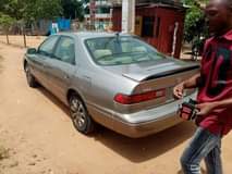 A picture of Neatly 2000 model camry with complete original papers and Duty