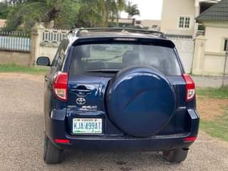 A picture of TOYOTA RAV 4