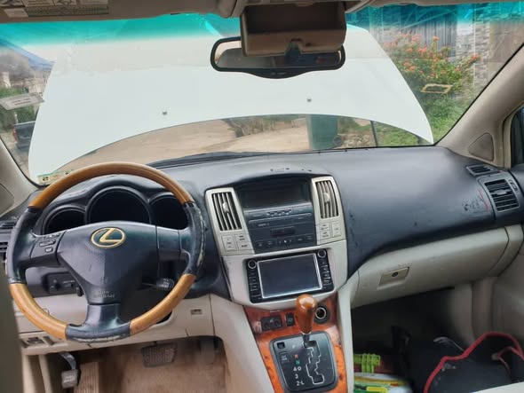 A picture of LEXUS RX 350