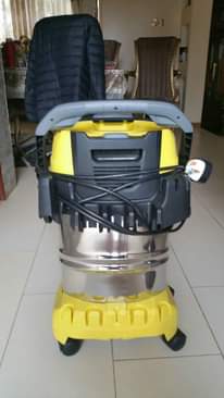 A picture of SELLING THIS WHOOVER AT GIVE AWAY PRICE WHATSAPP 256706661164