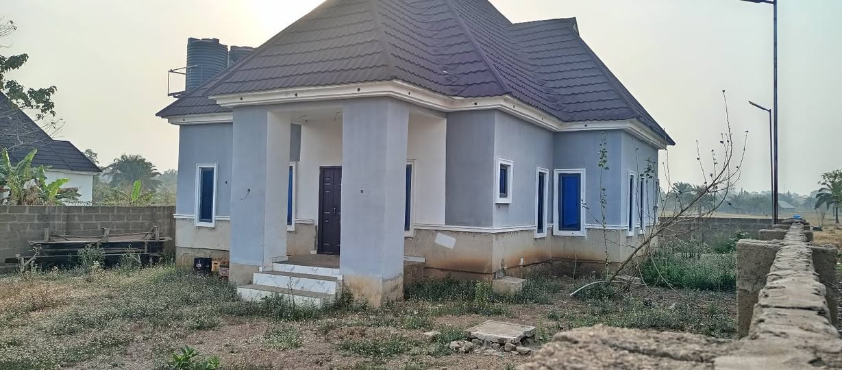 A picture of 3 bedroom flat en suites Abakpa by Gomora hotel At