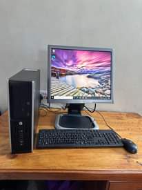 A picture of Hp desktop Computer full set