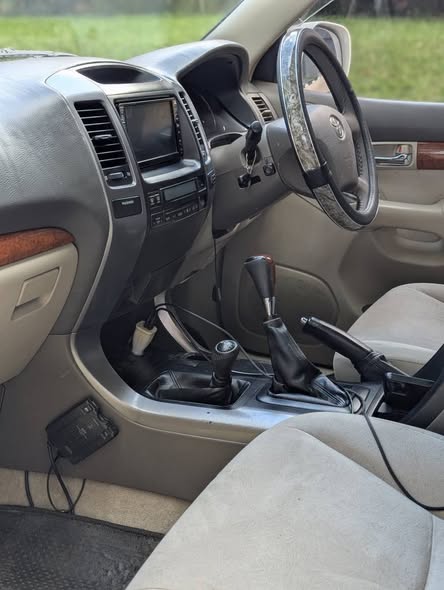 A picture of Toyota Land cruiser Prado TX 2006 model