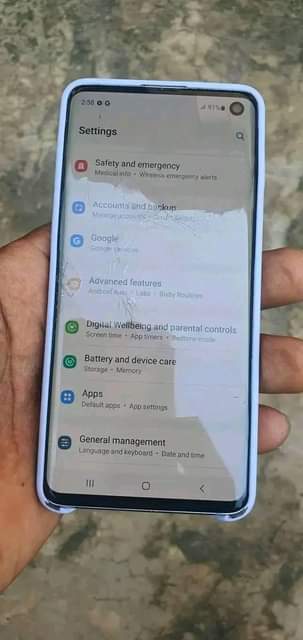 A picture of Samsung s10