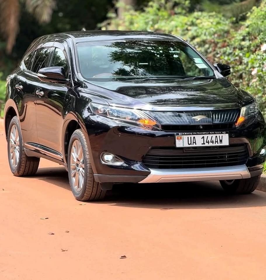 A picture of TOYOTA HARRIER 2016