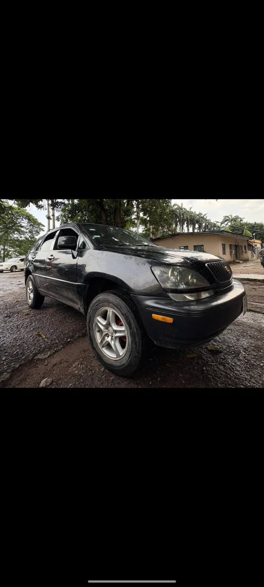 A picture of Awoof Awoof dealer deal Registered 2000 lexus rx300flash on first