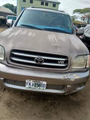 A picture of 2001 Toyota Sequoia