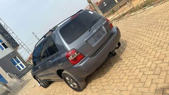 A picture of Registered 2004 V6 Toyota Highlander limited edition 3row Engine Gear