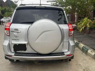 A picture of Toyota rav4 2012 limited edition