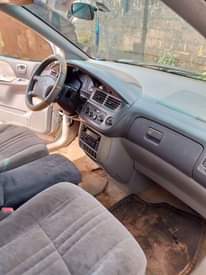 A picture of Toyota sienna 2002 model
