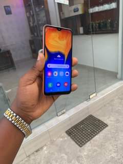 A picture of SAMSUNG A20e