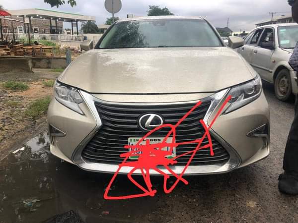A picture of 2013 Lexus ES350 Pure First body Untouched silent engine Untouched
