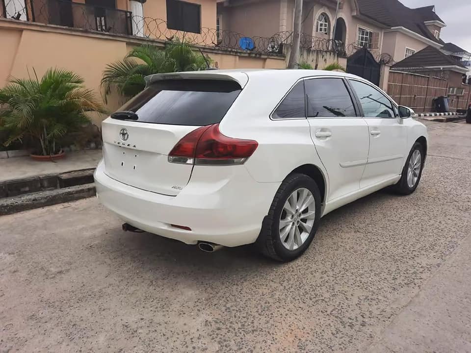 A picture of 2013 Toyota venza