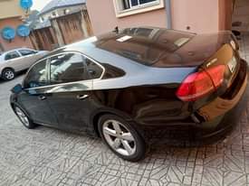 A picture of Volkswagen Passat SE 2011 12 model