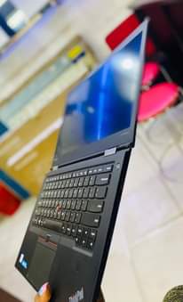 A picture of Lenovo Thinkpad X1 carbon.