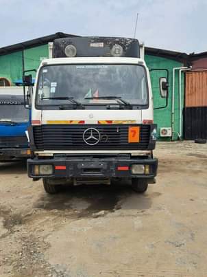 A picture of 2010 Mercedes Truck 1824 1