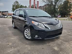 A picture of 2011 Toyota sienna tokumbo Limited with panoramic and keyless Double