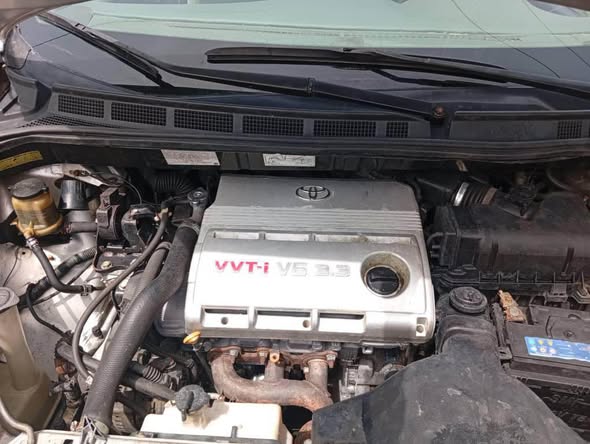 A picture of Registered Toyota Sienna LE 05