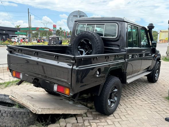 A picture of TOYOTA LAND CRUISER EAD