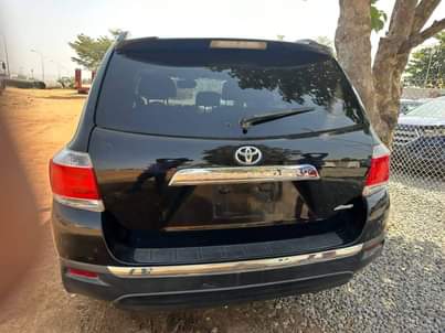 A picture of Toyota Highlander 2012