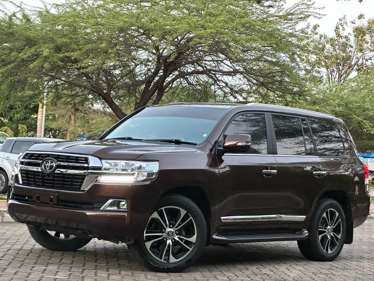 A picture of Land Cruiser GXR0759411744 Price 175 Million Fuel Diesel Engine 1Vd