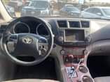 A picture of Clean Unregistered 2 months used Toyota Highlander 2013 model 9