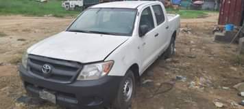 A picture of Toyota hilux for sale Diesel engine Engine is sound Gear