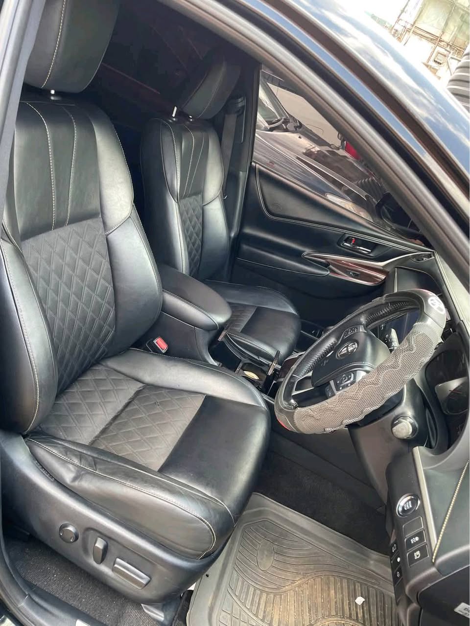 A picture of Harrier 2015 2.0cc petrol 70M