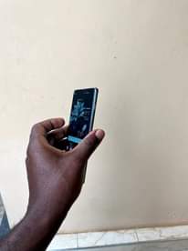 A picture of Samsung galaxy s10 cracked bit working well at just 380k