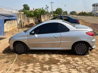 A picture of 2005 Peugeot 206 cc Convertible