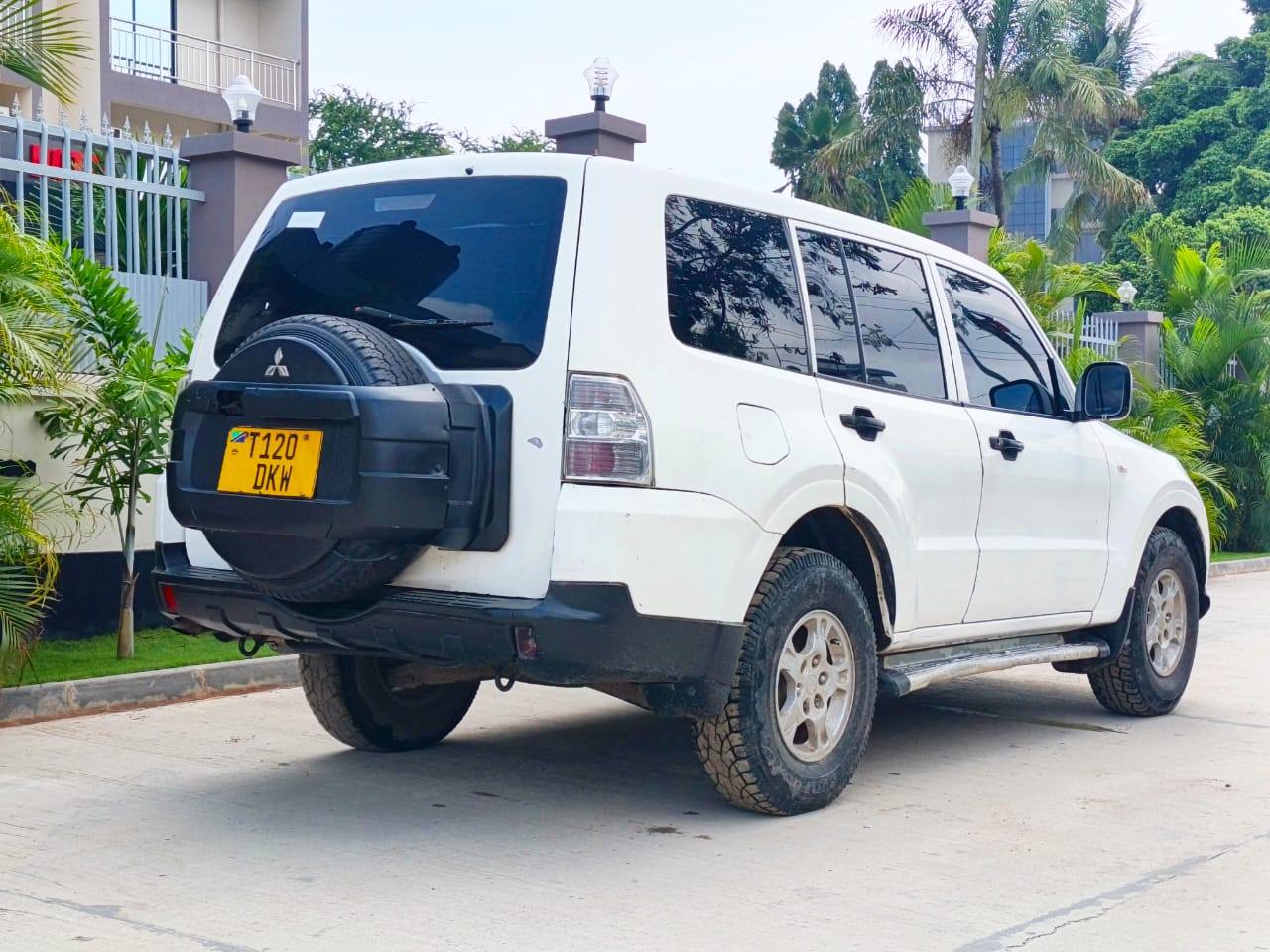 A picture of MISTUBISH PAJERO YEAR 2009 CC2800 2WD 4WD ENGINE 4M40 DIESEL