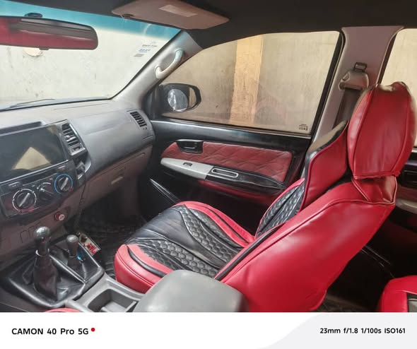 A picture of Toyota Hilux 011 08168128003