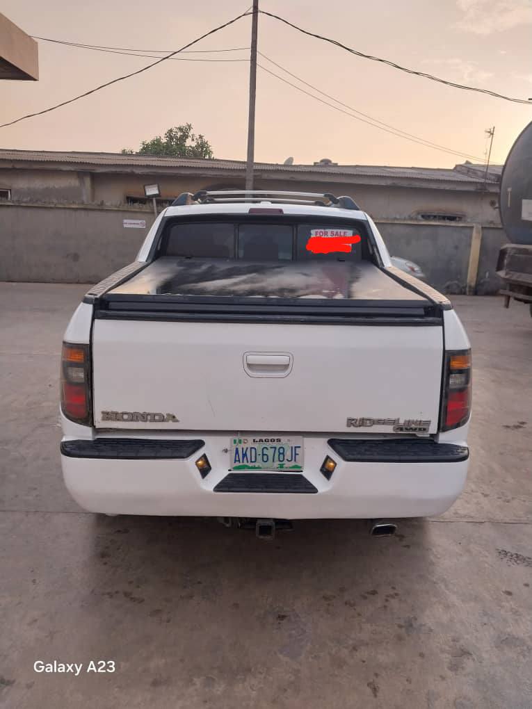 A picture of Honda Ridgeline 08 For Sale