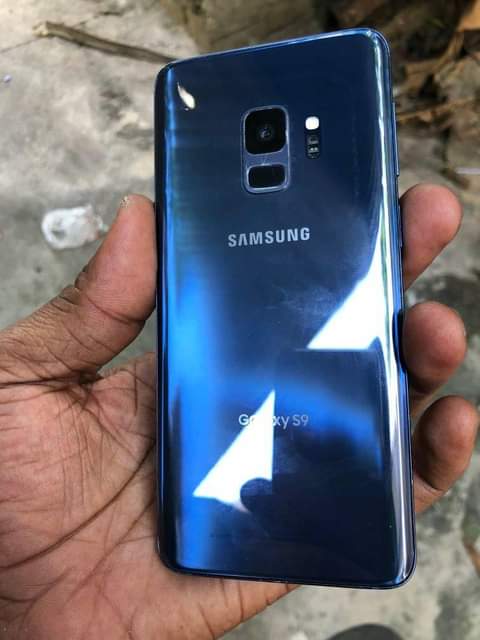 A picture of Samsung s9