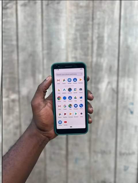 A picture of Google 3a creck Moja ndogo sana