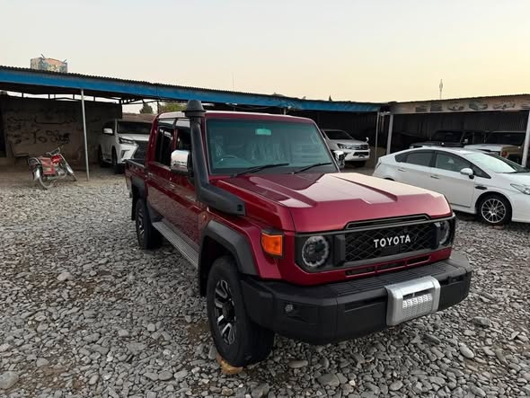 A picture of DAMAGED TOYOTA LANDCRUISER DOUBLE CAB READY TO BE IMPORTED UGX35M