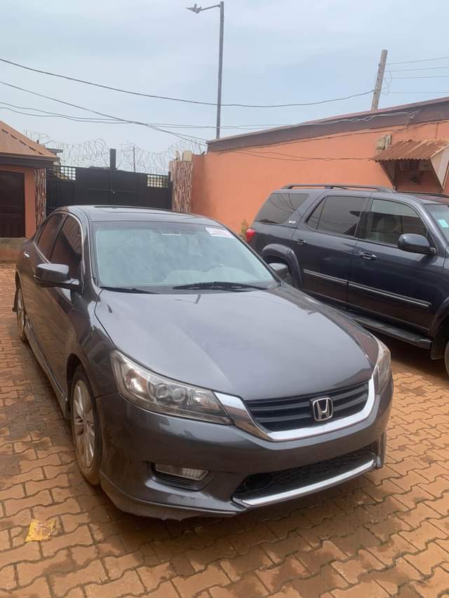 A picture of Honda accord 2013