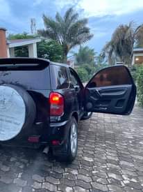 A picture of 2005 Toyota rav4