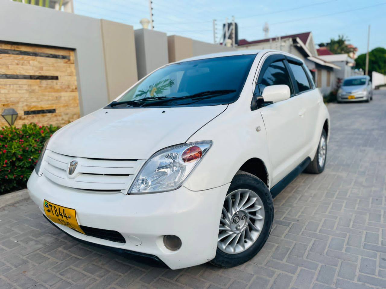 A picture of TOYOTA IST 