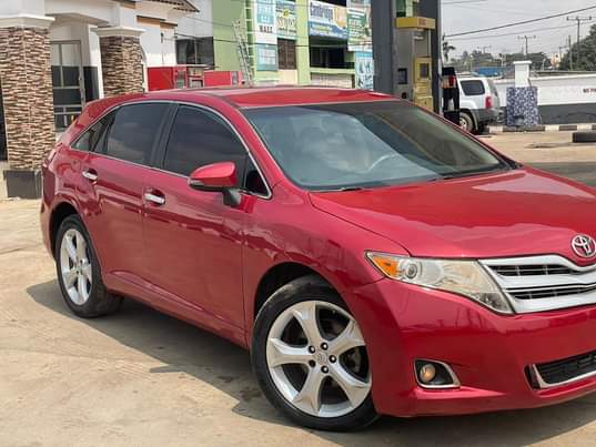 A picture of Distress unregistered Toyota venza thumbstart