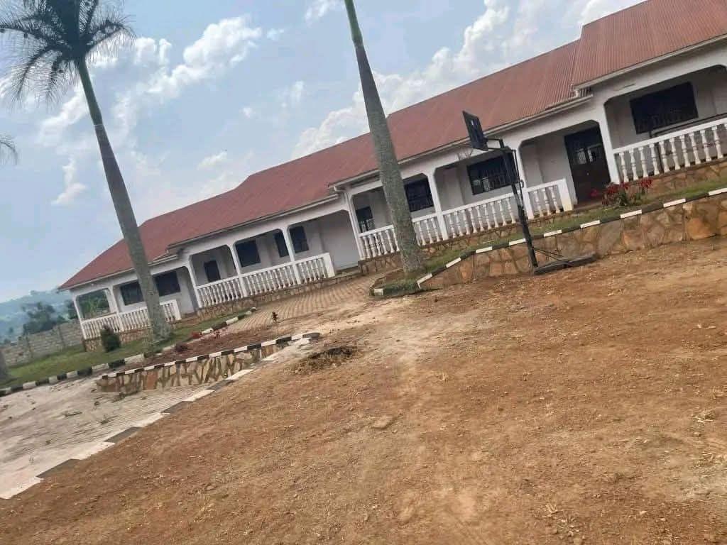 A picture of SCHOOL FOR SALE