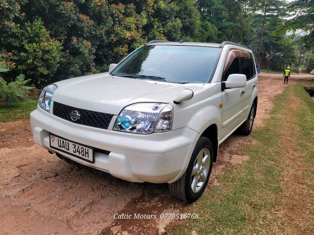 A picture of 2000 XTRAIL s
