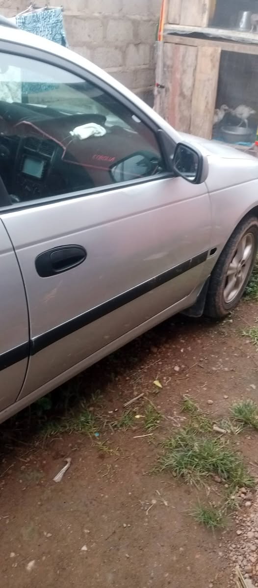 A picture of Toyota avensis 2000 model