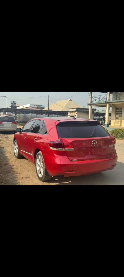 A picture of Toyota Venza 2011