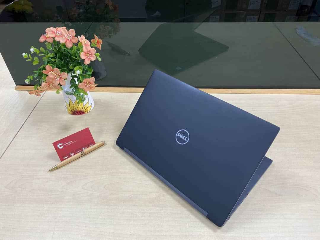 A picture of Dell latitude 7280 touchscreen 100 clean as new Core i5