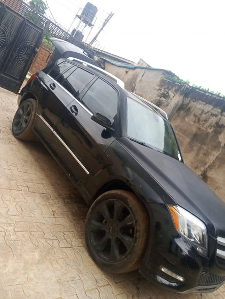 A picture of Distress Registered Benz glk 2011 model Engine smoking gear Ac