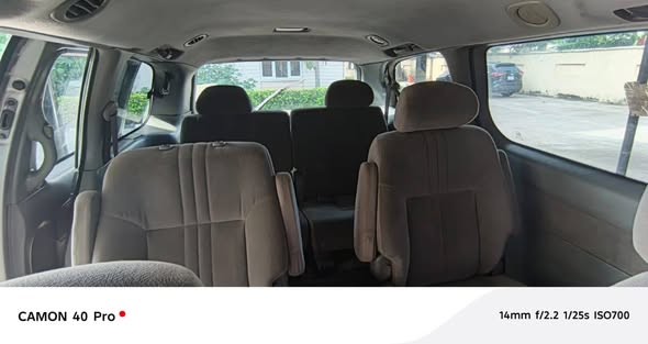 A picture of TOYOTA SIENNA tokunbo standard 2 6million