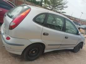 A picture of Nissan almera 2002