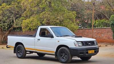 used nissan np300